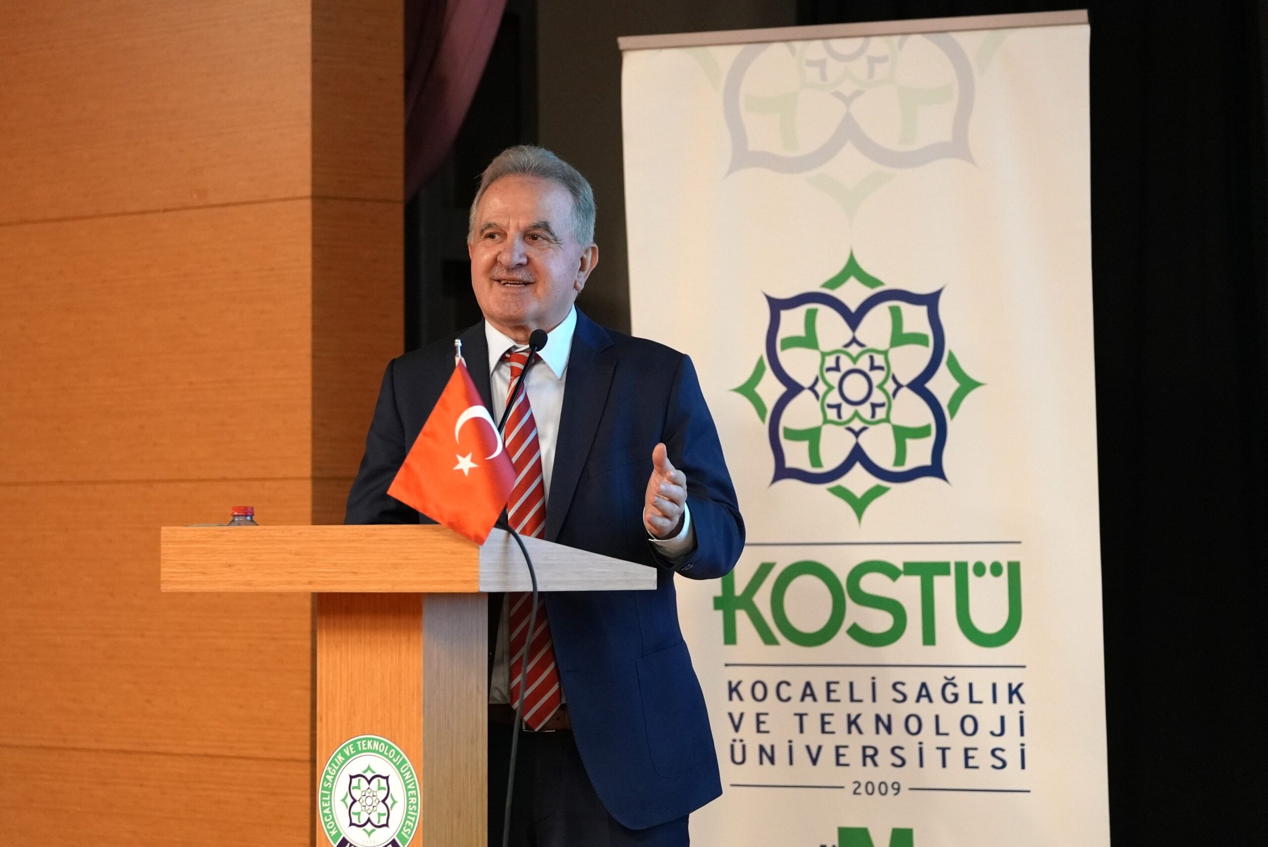 eczacilar_gunu_rektor