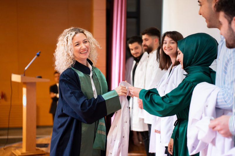 eczacilik_onluk_giyme_toreni10_1