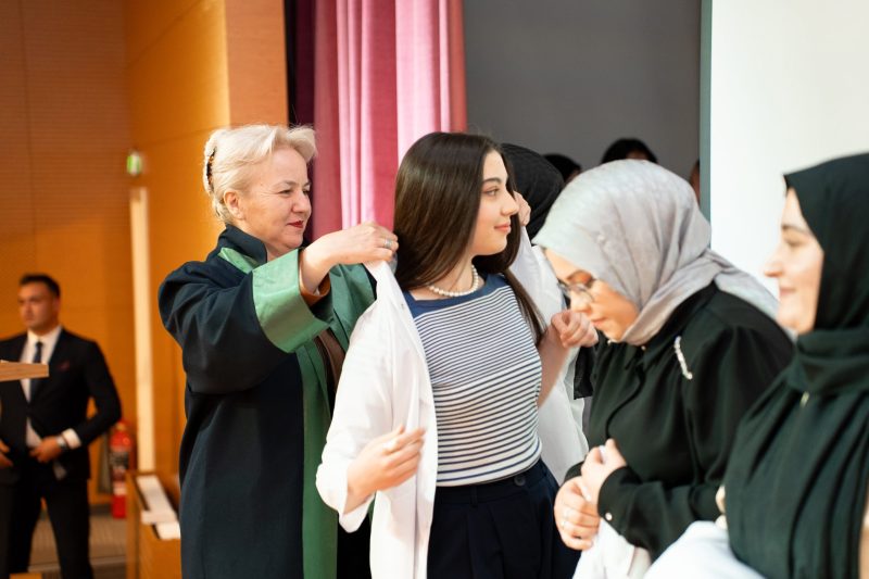 eczacilik_onluk_giyme_toreni8_15