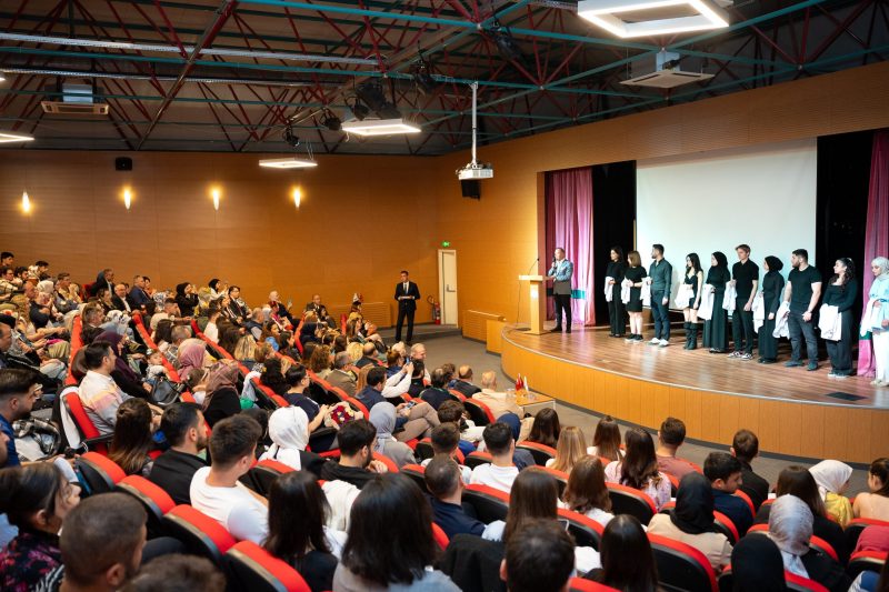eczacilik_onluk_giyme_toreni4_15 eczacilik_onluk_giyme_toreni4_15