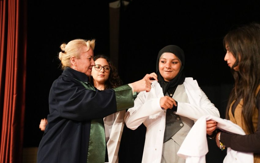 eczacilik_beyaz_onluk_giyme_toreni5_15_05