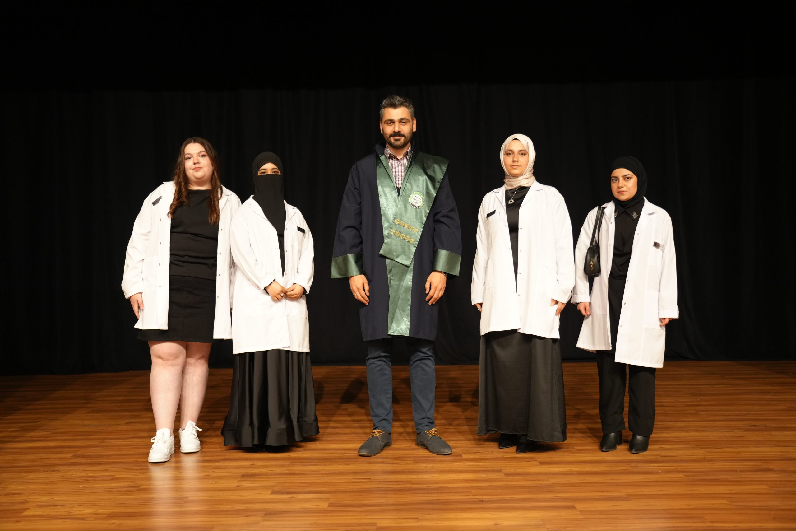 eczacilik_fakultesi_beyaz_onluk_14_18_05