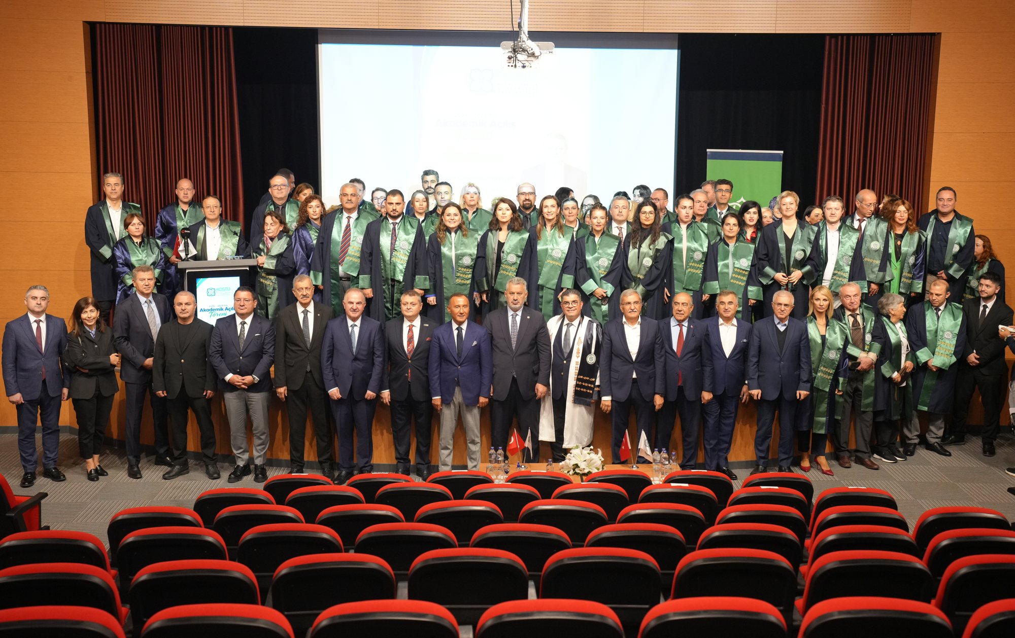 KOSTÜ 2026–2027 Akademik Yılı Açılış Töreni toplu fotoğrafı